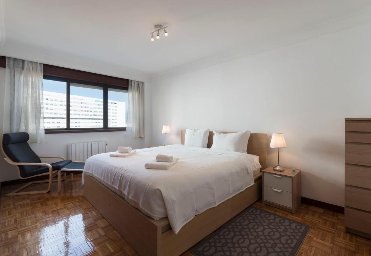 Lovelystay - Charming 3Br Flat W/ Free Parking In Devesas Vila Nova de Gaia Dış mekan fotoğraf