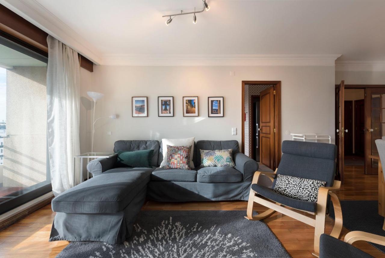 Lovelystay - Charming 3Br Flat W/ Free Parking In Devesas Vila Nova de Gaia Dış mekan fotoğraf