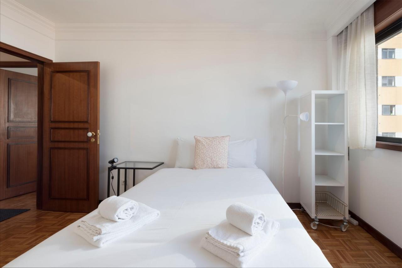 Lovelystay - Charming 3Br Flat W/ Free Parking In Devesas Vila Nova de Gaia Dış mekan fotoğraf