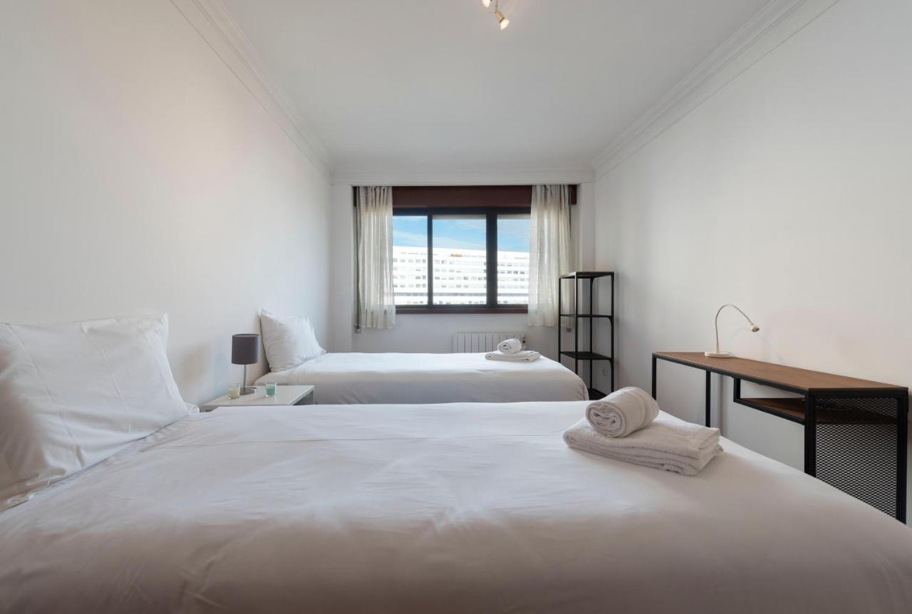 Lovelystay - Charming 3Br Flat W/ Free Parking In Devesas Vila Nova de Gaia Dış mekan fotoğraf