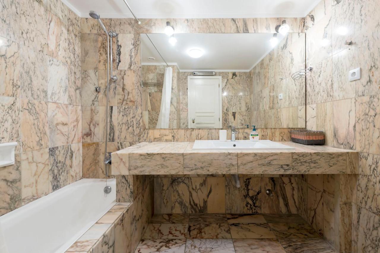 Lovelystay - Charming 3Br Flat W/ Free Parking In Devesas Vila Nova de Gaia Dış mekan fotoğraf