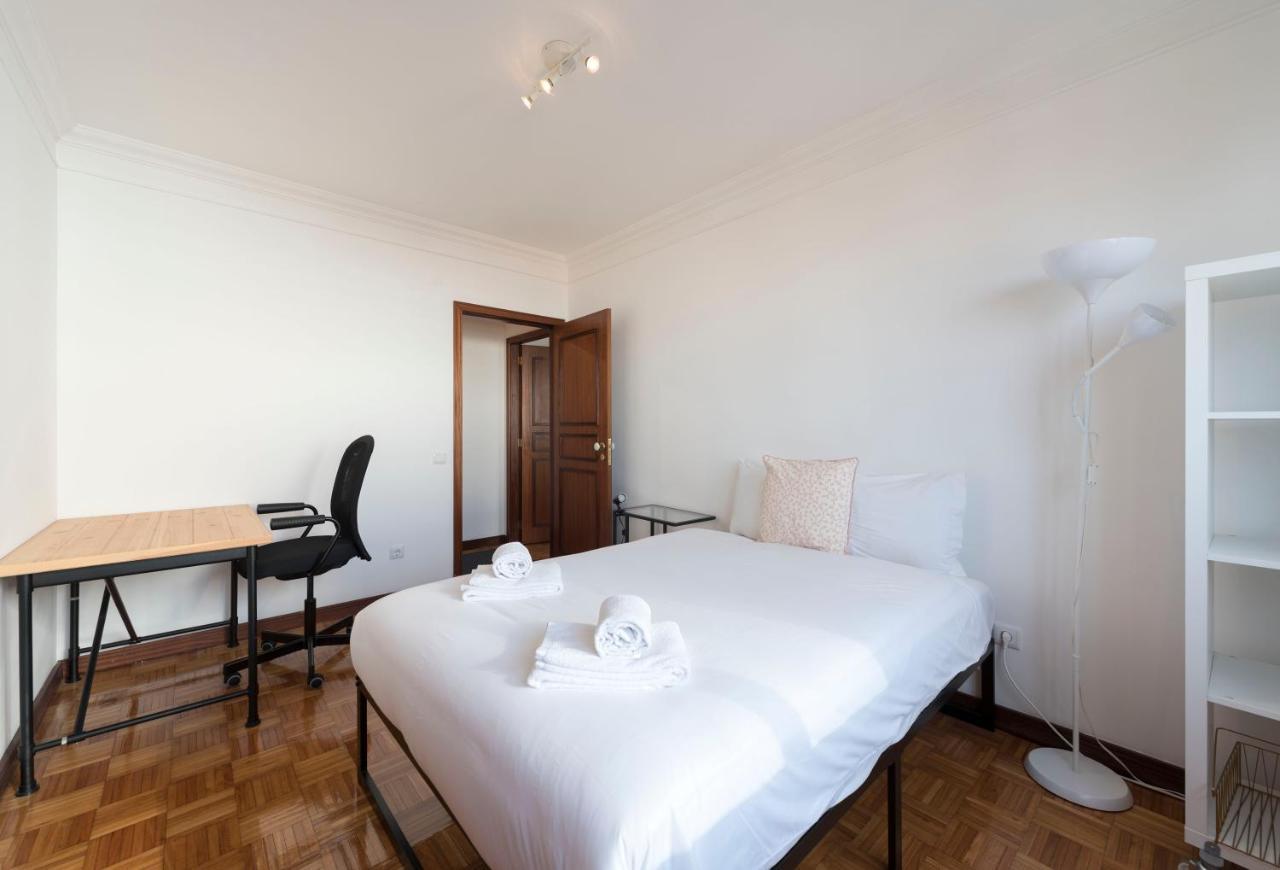 Lovelystay - Charming 3Br Flat W/ Free Parking In Devesas Vila Nova de Gaia Dış mekan fotoğraf
